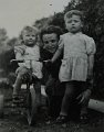 1946 - Marie-Francoise Falisse avec Etienne et Elise